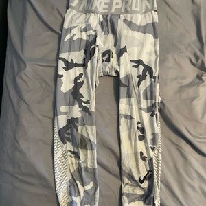 Nike white/gray camo men’s compression pants
